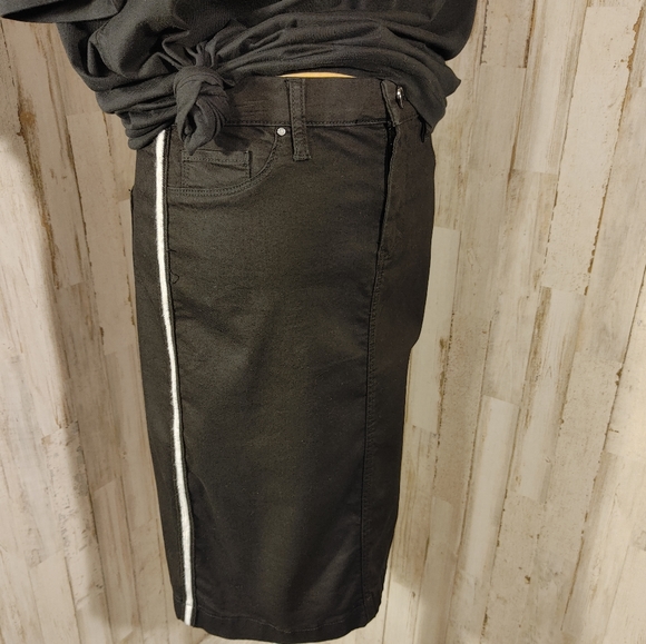 New BlankNYC black skirt with side stripe sz 4(27) - Picture 3 of 15